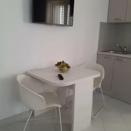 شقة Nika تروغير