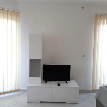 شقة Nika تروغير