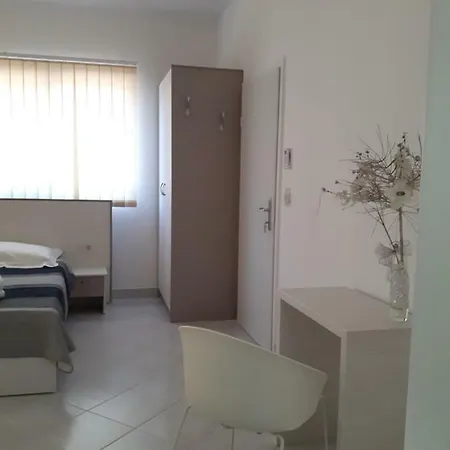 Nika شقة تروغير